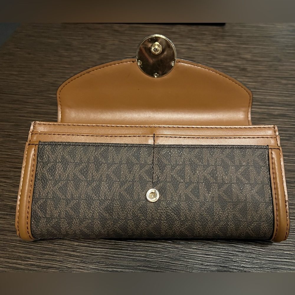 Michael Kors Wallet (Gently Used) - Picture 4 of 7